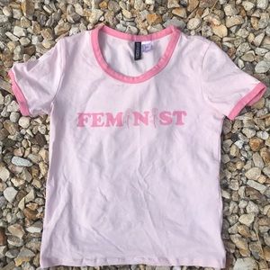 Baby pink cotton “Feminist” t-shirt .